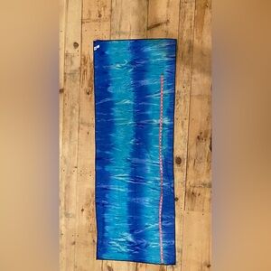 Manduka hot yoga mat towel blue tie die
